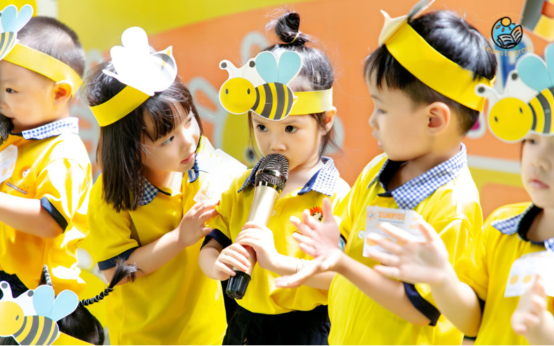 Bé đóng vai kể chuyện