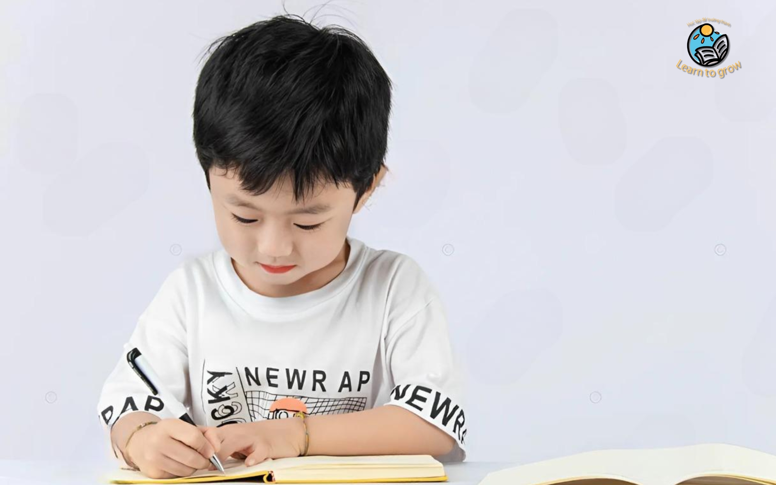 Khóa học Viết kể chuyện hỗ trợ học online