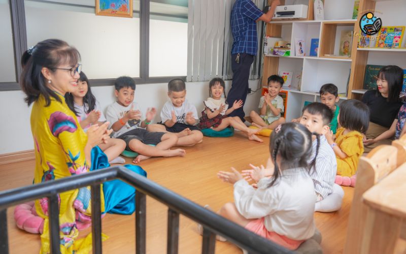 Cùng bé hóa thân vào nhân vật