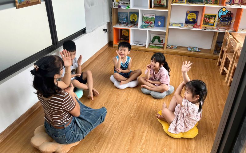 Tổ chức kể chuyện theo nhóm